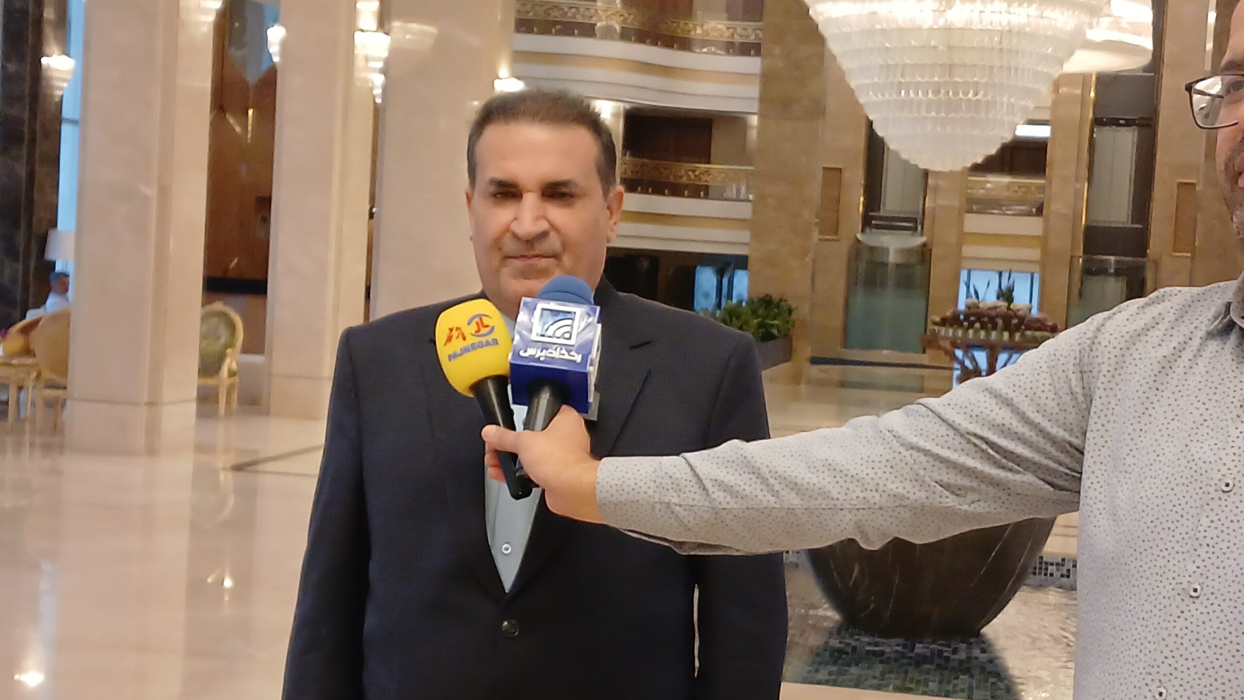 برگزاری نشست خبری اصحاب رسانه با حضور دکتر مسعودزاده باقری مدیرعامل موسسه‌های عطرا و عطرک در مشهد مقدس